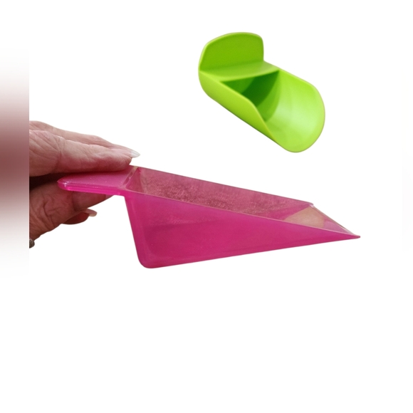 TUPPERWARE Scoops 3 Sizes, 4 Scoops New - Picture 2 of 4